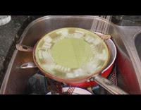 Plate on sink spin hit by water
