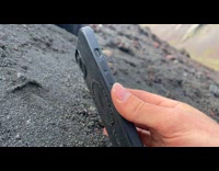 Magnetic Sand Sticks on Smartphone MegSafe Ring
