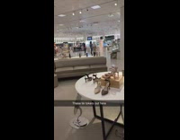 Three girls tiktok dance mall 