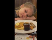 Little girl wont eat pig shaped pancake 
