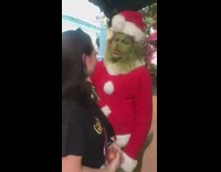Collab Clips MPUGC - Girl gives grinch onion universal