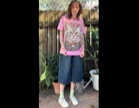 Collab ComSlams - Woman shows outfit claiming to have swag