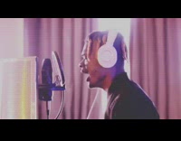 Parody Travis Scott in 2030 autotune hip hop