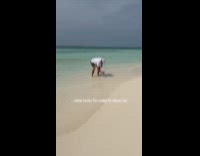 Man gets crab to show with girlfriend