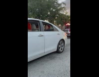 Collab VIBES - Guy screams as ambulance drives by for car to watch out