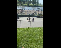 Collab IITW - Two women in beach outfit poses with hockey sticks at the court