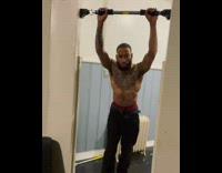 Collab KaleSaladIG - Guy does pull ups under door fail