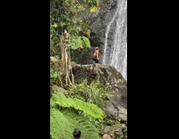 Collab IITW - Woman pose near the waterfalls and twerks tourists watch from the bridge