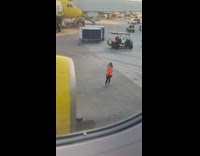Collab IITW - Airport employee in orange vest taking picture