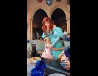 Collab Clips MPUGC - Woman shows how different her daughters are 