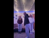 Girls does funny no arm tiktok dance