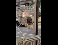 Collab WINY - Garbage truck spill dirty water on street