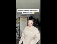 Collab ClipsIG - Woman feeds her 9 pets in the morning 