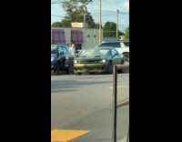 Girl reacts to woman boyfriend acting gentleman