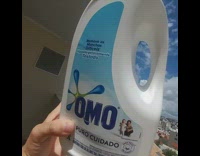 Guy makes optical illusion, looking out airplane window with laundry detergent bottle