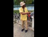 Collab WINY - Man yellow shirt swing arm with parrot