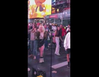 Woman green jacket tiktok dance in the middle of the crowd