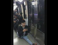 man on phone texting does splits while on subway 