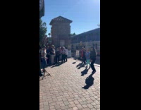 Collab IITW - Instructor Counts Down then Lady Dances with kids