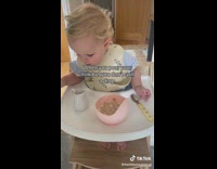 Baby pour milk didnt spill a drop