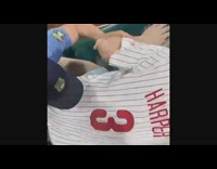 Collab BitchMP - Phillies fan runs across baseball field and gets apprehended by police