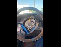 Collab Clips MPUGC - Woman honks on her rundown car 