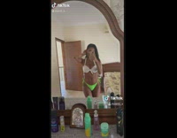 Girl shows hair straight and curly tweet