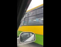 Collab ClipsIG - Man drive green bus with wrecked front