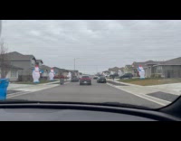 Collab DailyDoseOfInternet - Matching inflatable abominable snowmen on neighborhood houses