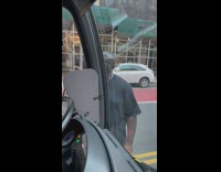 Bus and delivery truck drivers get into argument 