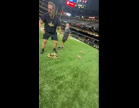 Cheerleading squad fails to do routine 