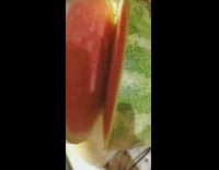 Split melon slowly for slice fail hand