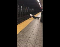 Guy does push ups off the edge of subway train platform