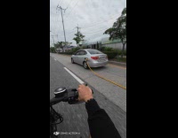 Filmer honks at car with loose hose