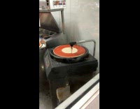 Sauce Machine Covers Pizza Dough with Sauce Evenly