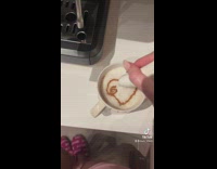 Drawing heart on foam of coffee cup smd 