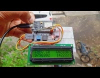 Guy holds device that displays coronavirus information 