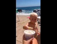 Collab ClipsIG - Baby dip crisps in onion dip beach