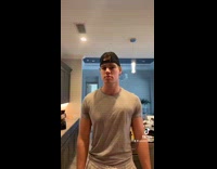 Guy moves pectoral muscles to tiktok sound