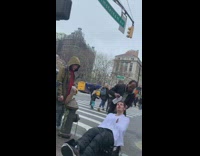 Guy gives haircuts to homeless people 