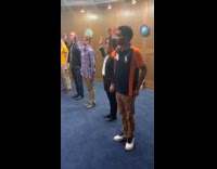 Oath taker at ceremony not following instructions