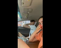 Guy plays fart sound when in drive thru raising canes 