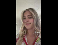 Girl takes cat to take photos with santa 