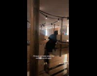 Collab Clips MPUGC - Waiter climbs tables to bring customers orders