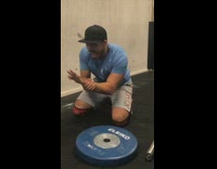 Guy drops plate weight on his hand at the gym, sings to despacito 