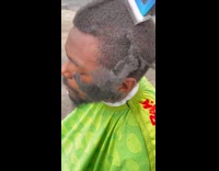 Barber gives free haircuts to homeless people