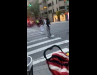 Collab IITW - Couple left their baby in a stroller to pose in the middle of the street