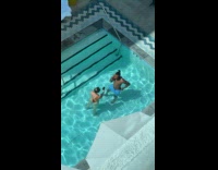 Collab IITW - Man shirtless talk while in the pool for video