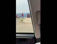 Collab IITW - Family dances for tiktok on the sidewalk 