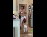 Dad little girl dance boy grinch mask 